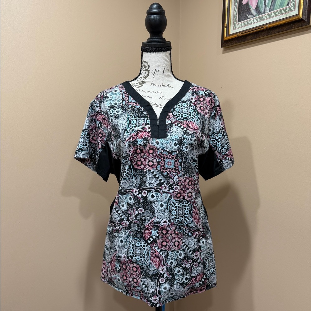 V-Neck Short Sleeve Printed Blouse in Black and Pink